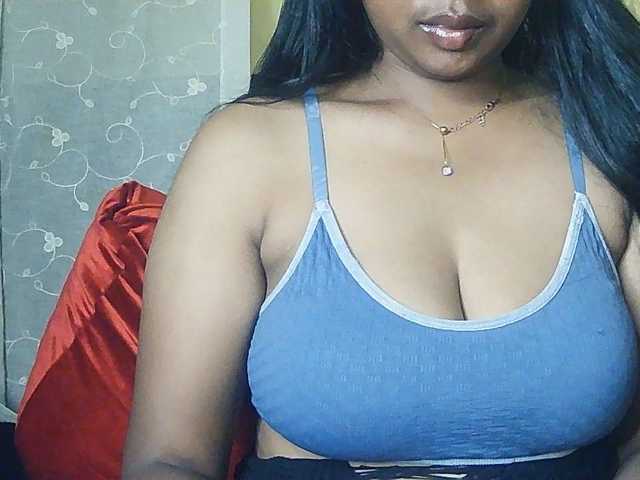 Queenihot live cam on BongaCams