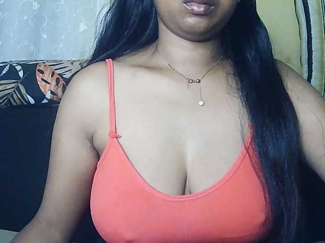 Queenihot live cam on BongaCams