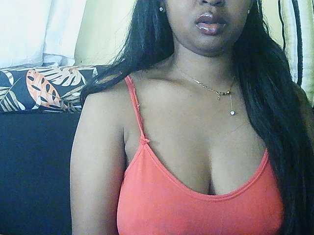 Queenihot live cam on BongaCams
