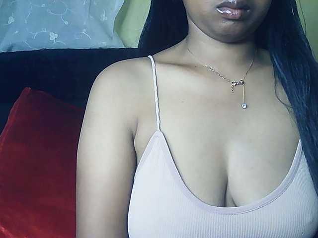 Queenihot live cam on BongaCams
