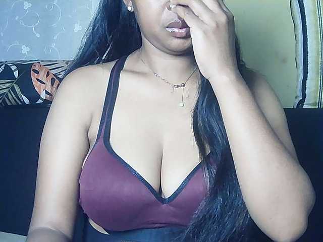 Queenihot live cam on BongaCams