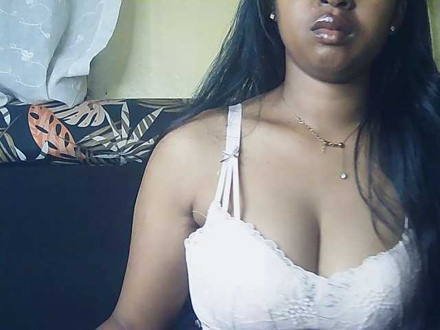 Queenihot live cam on BongaCams