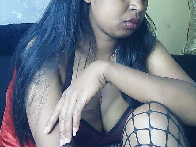 Queenihot live cam on BongaCams