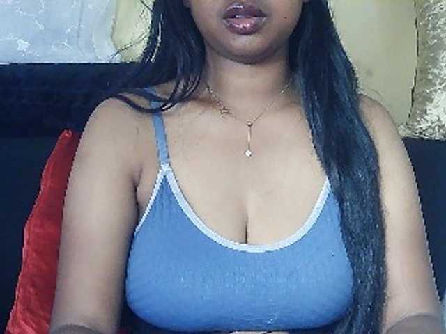 Queenihot live cam on BongaCams