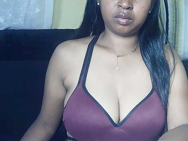 Queenihot live cam on BongaCams