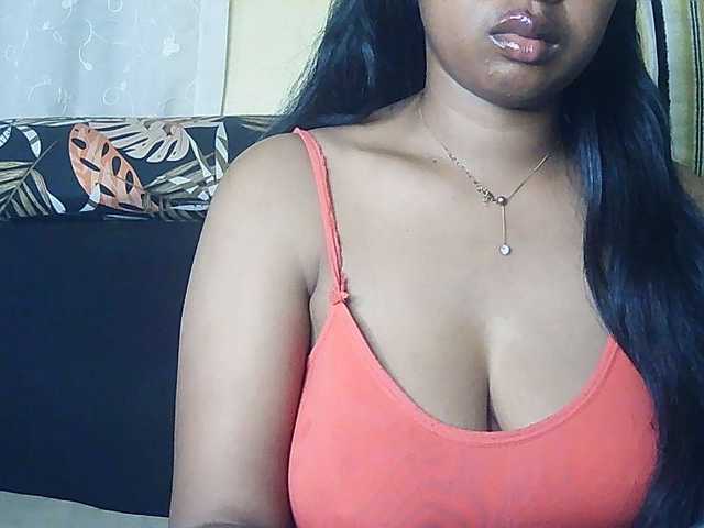 Queenihot live cam on BongaCams