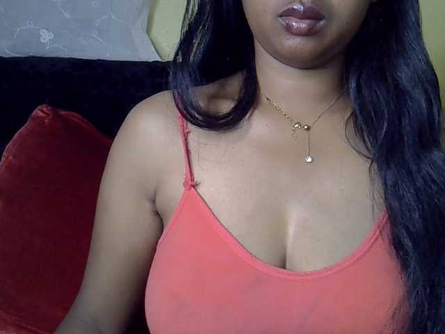 Queenihot live cam on BongaCams