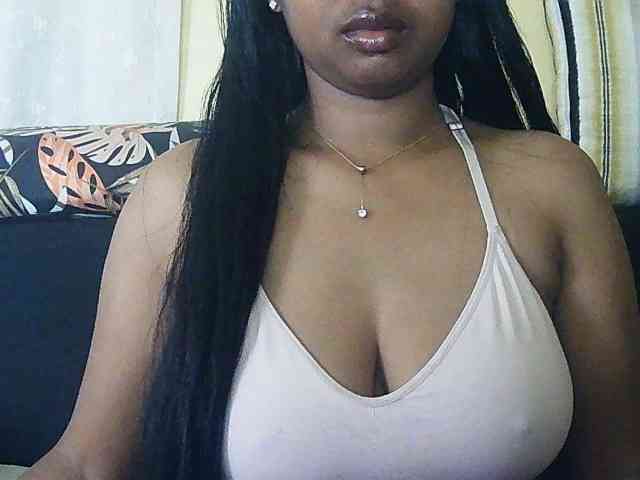 Queenihot Live Webcam on BongaCams