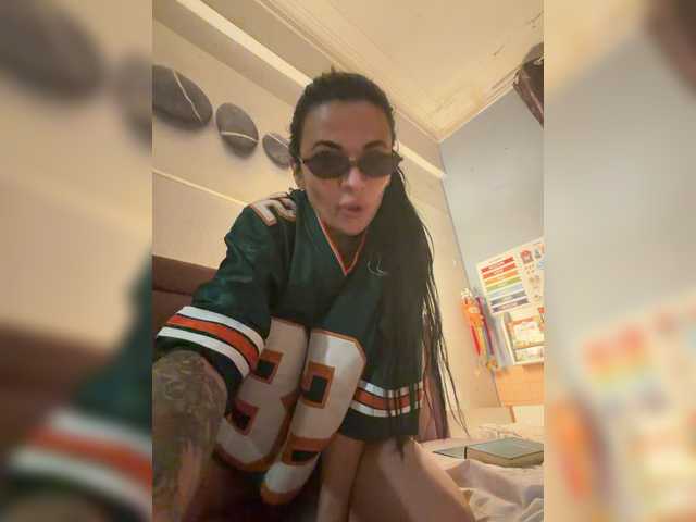 Nikanika27 live webcam show