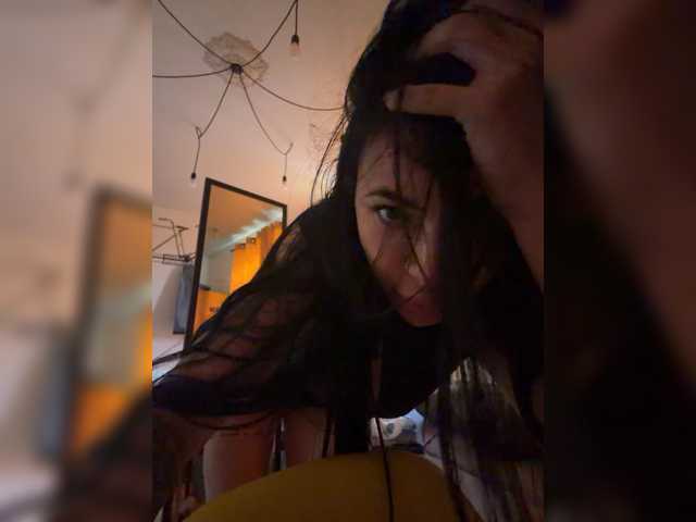 Nikanika27, live now on BongaCams