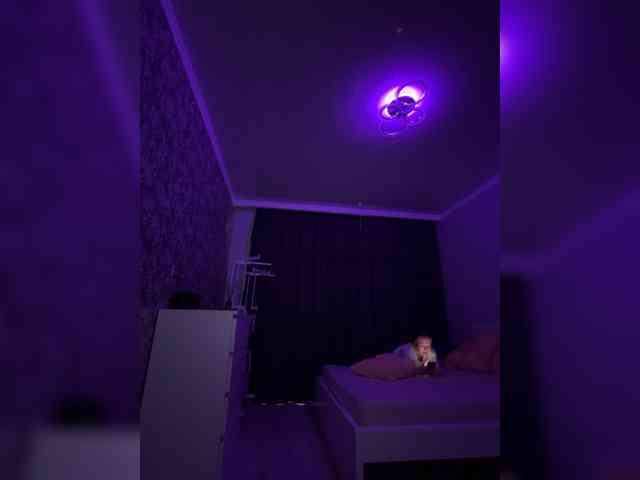Nikanika27 webcam