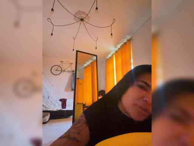 Nikanika27 webcam