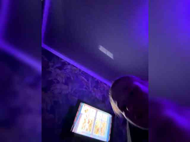 Nikanika27 webcam