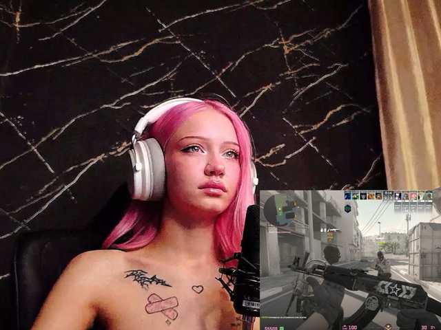 Molodaya live cam on BongaCams