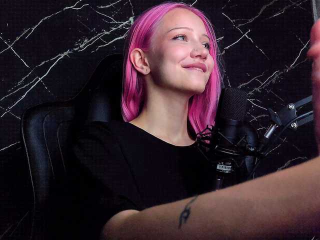 Molodaya live cam on BongaCams