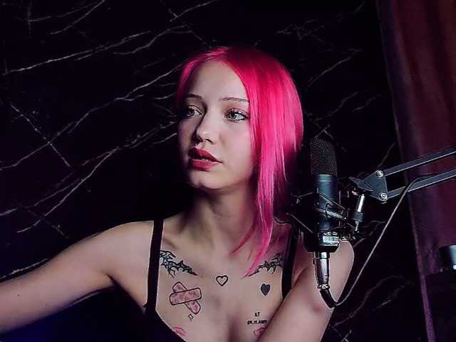 Molodaya live cam on BongaCams
