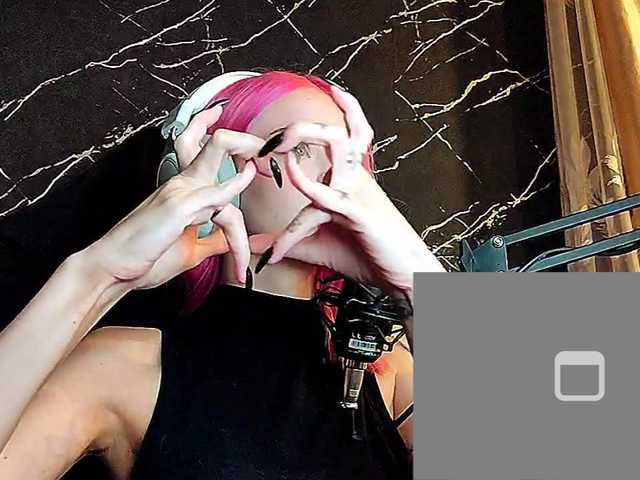 Molodaya live cam on BongaCams