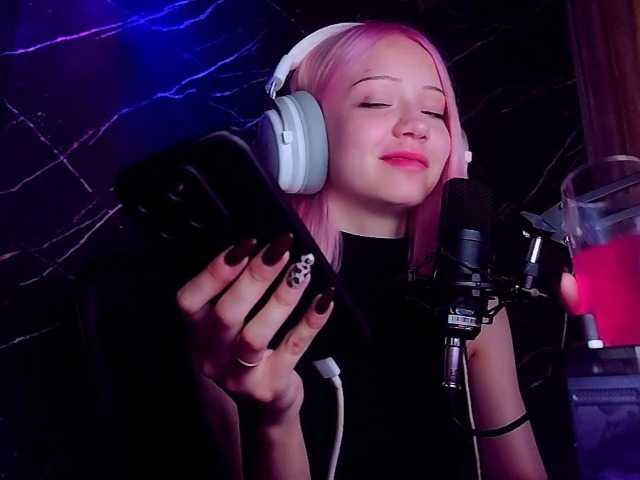 Molodaya live cam on BongaCams