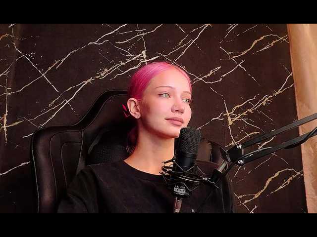 Molodaya live cam on BongaCams