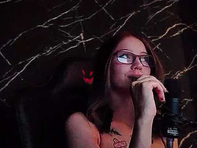 Molodaya live cam on BongaCams