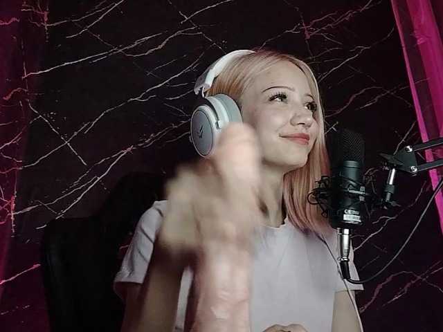 Molodaya live cam on BongaCams