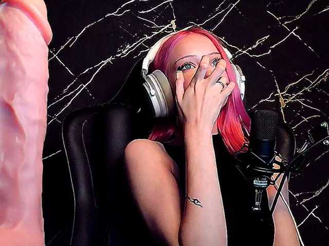 Molodaya live cam on BongaCams