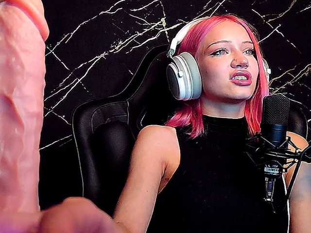 Molodaya live cam on BongaCams
