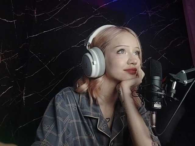 Molodaya live cam on BongaCams