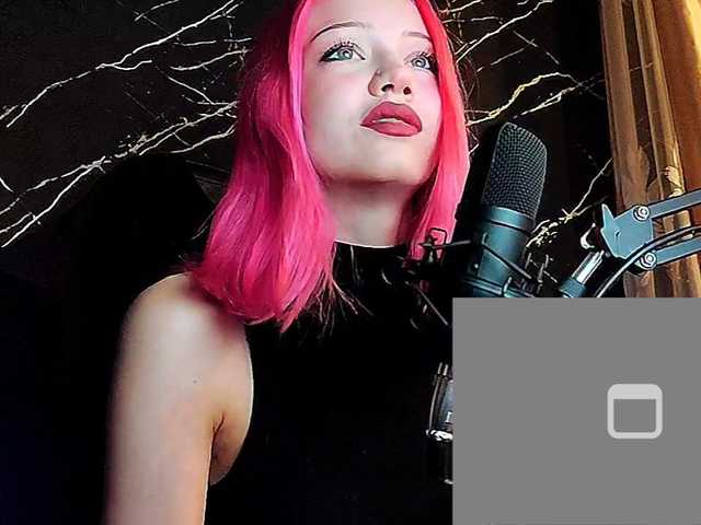 Molodaya live cam on BongaCams