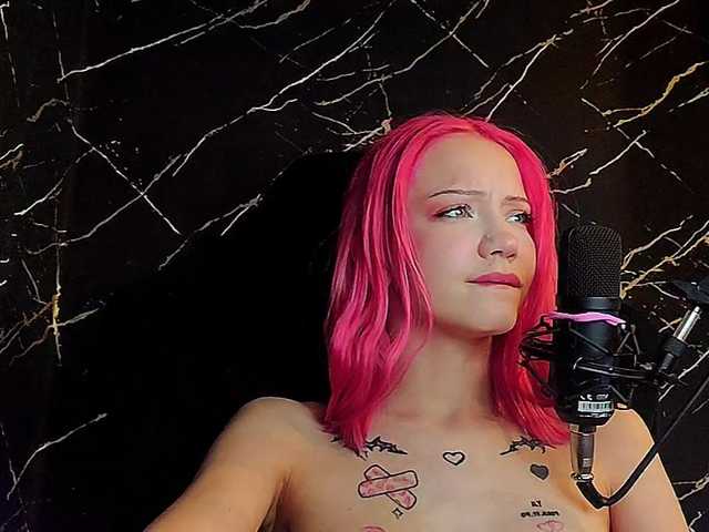 Molodaya live cam on BongaCams