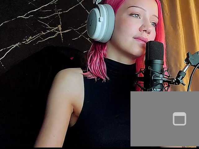 Molodaya live cam on BongaCams