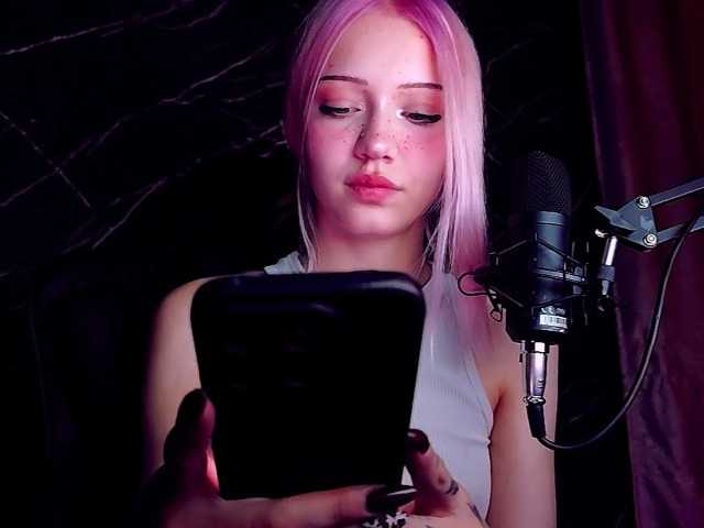 Molodaya live cam on BongaCams