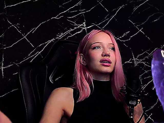 Molodaya live cam on BongaCams