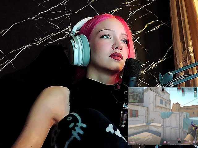 Molodaya live cam on BongaCams