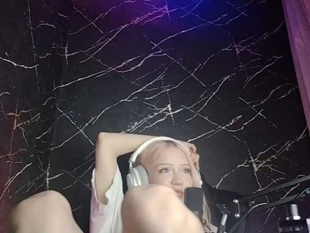 Molodaya live cam on BongaCams