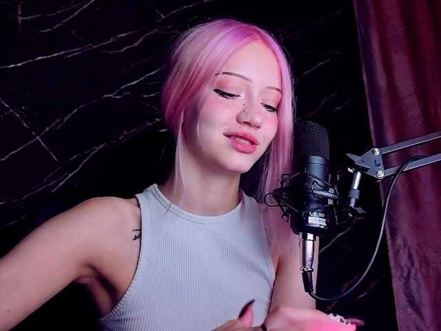 Molodaya live cam on BongaCams