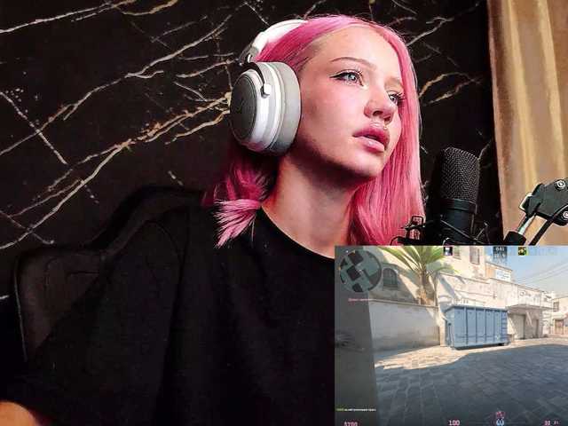 Molodaya live cam on BongaCams