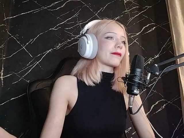 Molodaya live cam on BongaCams