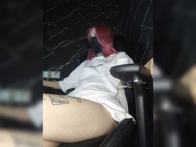 Molodaya live cam on BongaCams