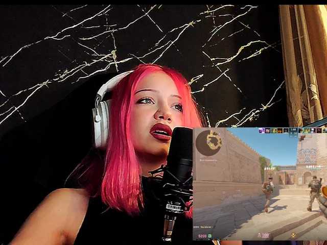 Molodaya live cam on BongaCams