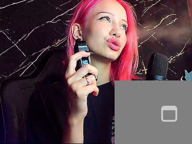 Molodaya live cam on BongaCams