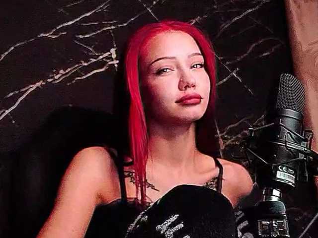 Molodaya live cam on BongaCams