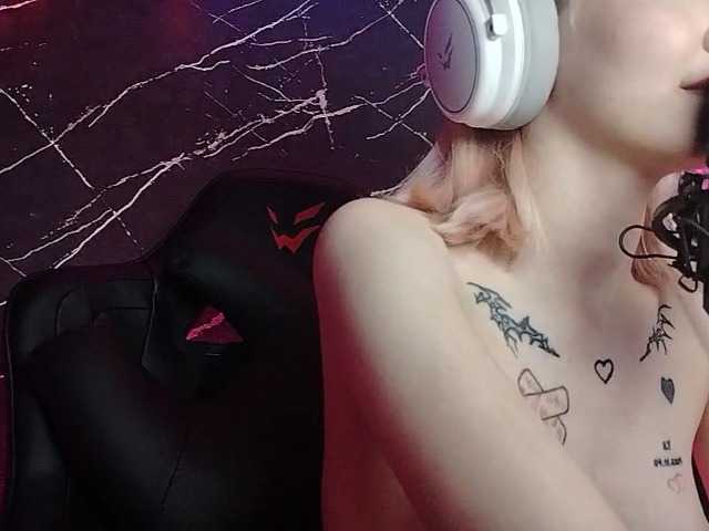 Molodaya live cam on BongaCams