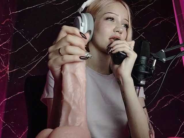 Molodaya live on BongaCams