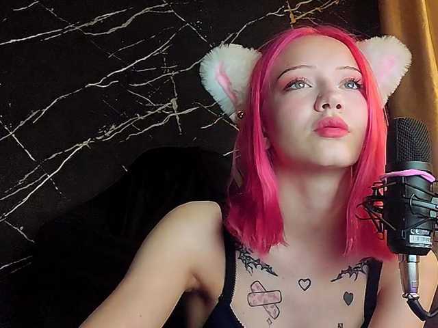 Molodaya live cam on BongaCams
