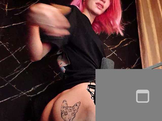 Molodaya live cam on BongaCams