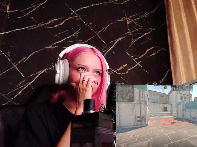 Molodaya live cam on BongaCams