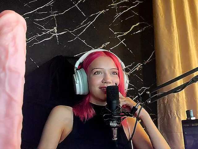 Molodaya live cam on BongaCams