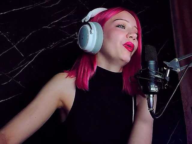 Molodaya live cam on BongaCams