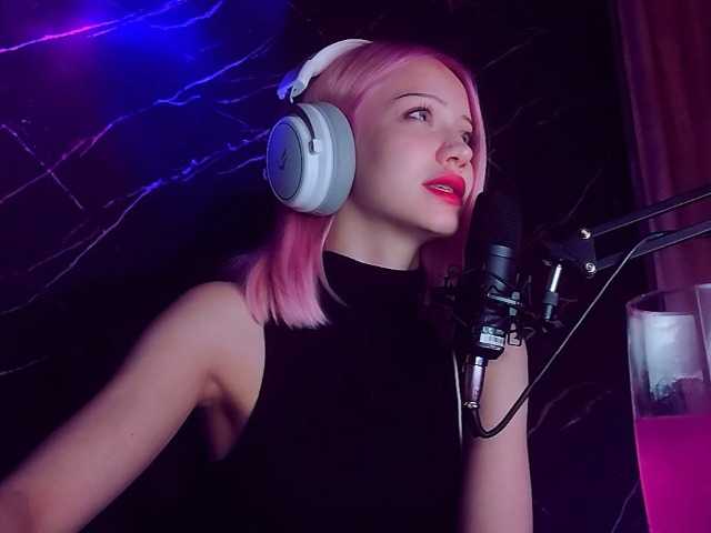 Molodaya live cam on BongaCams